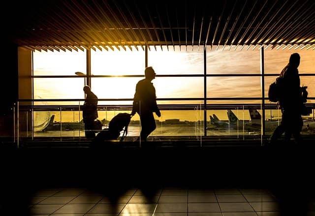 how to get rid of travel anxiety and at the airport on time (1)